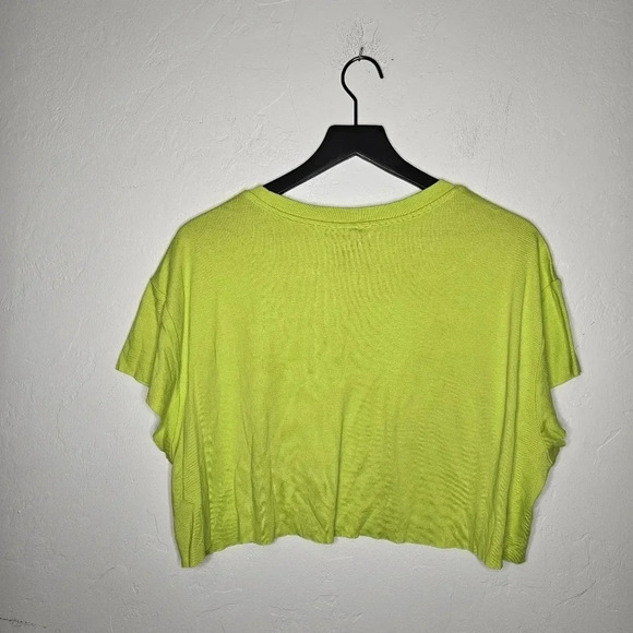 Bandier All Access Encore Cropped Raw edge Short Sleeve Tee in Lime Plus Size 1x - Picture 2 of 5